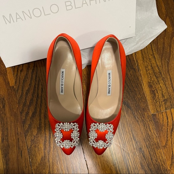 Manolo Blahnik Hangisi 70 Satin Pumps - Picture 3 of 6